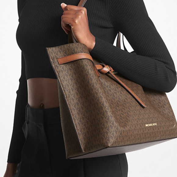 MICHAEL KORS 
Emilia Large Logo Tote Bag BROWN SIGNATURE COLOR - Picture 2 of 15